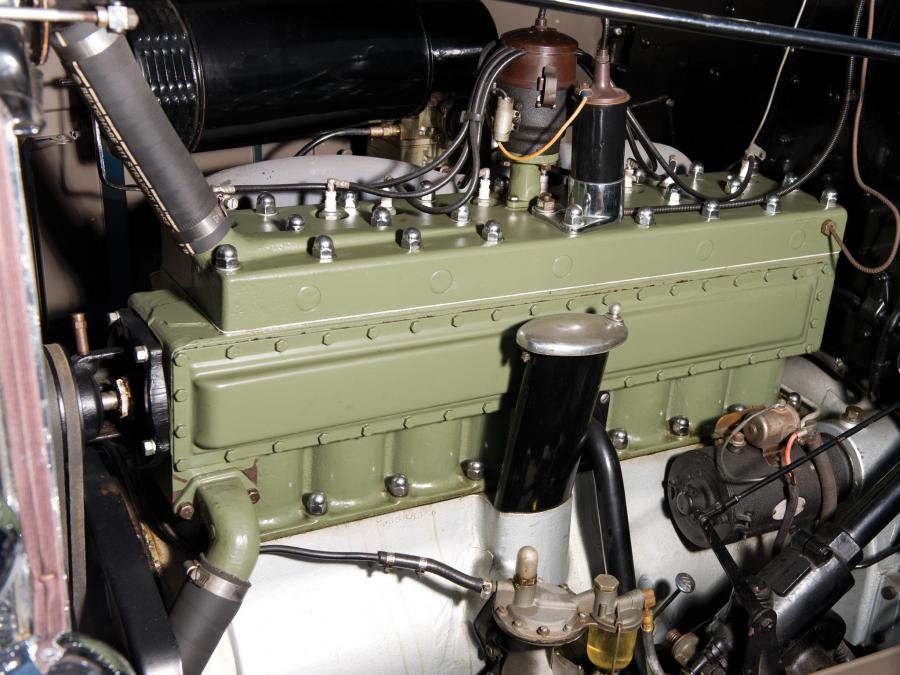  Packard Eight 5-Passenger Sedan 1933 года  (фото 2 из 3)